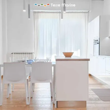 Al Kennedy, Terre Marine Apartamento *